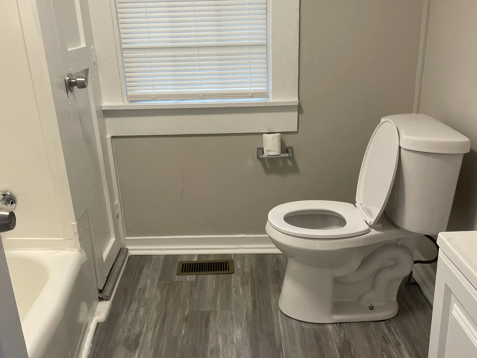 604 De Groat Street - 1 — Photo 3