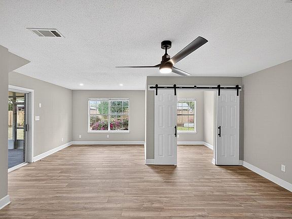 5th image of 606 Merioneth Dr