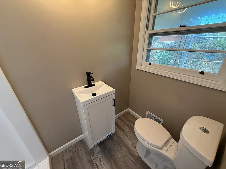 412 Roberson St — Photo 36