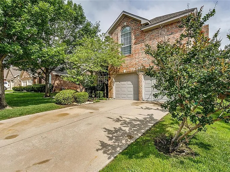 3504 Castlewood Ct — Photo 3