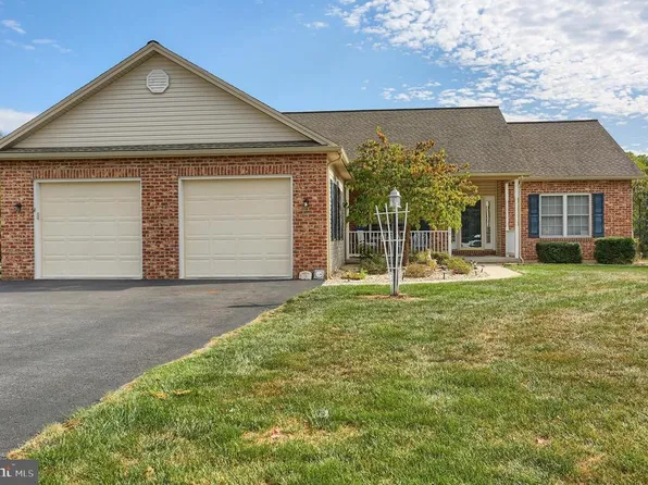 29 Coventry Dr, Carlisle, PA 17015