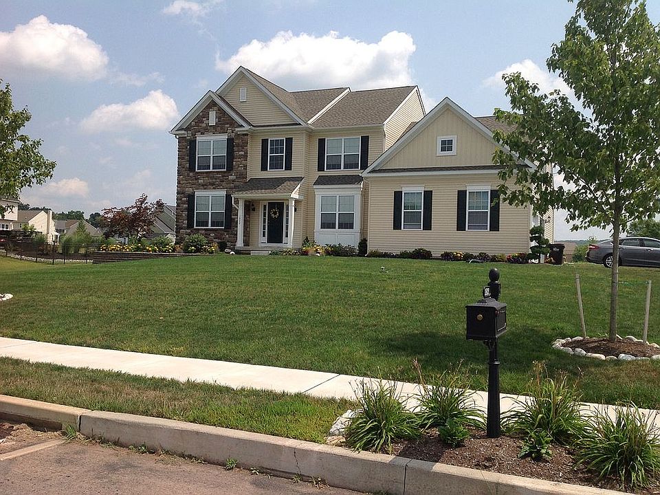 2nd image of 1832 Candlewyck Ln