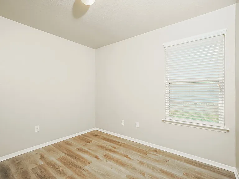 3215 Pedernales Dr — Photo 14