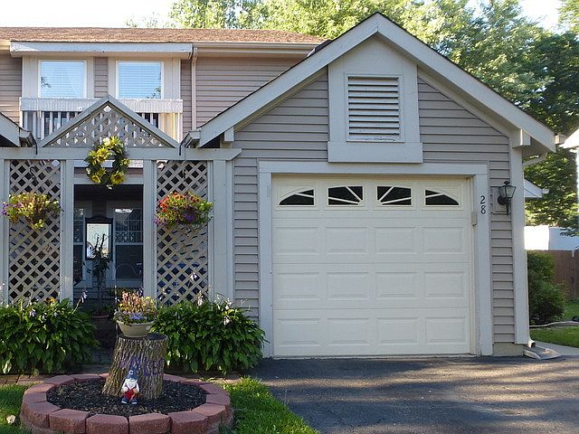 1st image of 28 N Brittany Ln