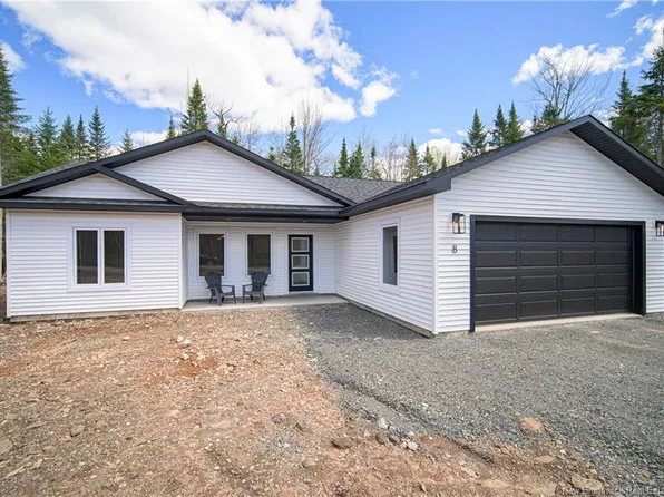 8 Bonnieway Dr, Lincoln, NB E3B 0S9