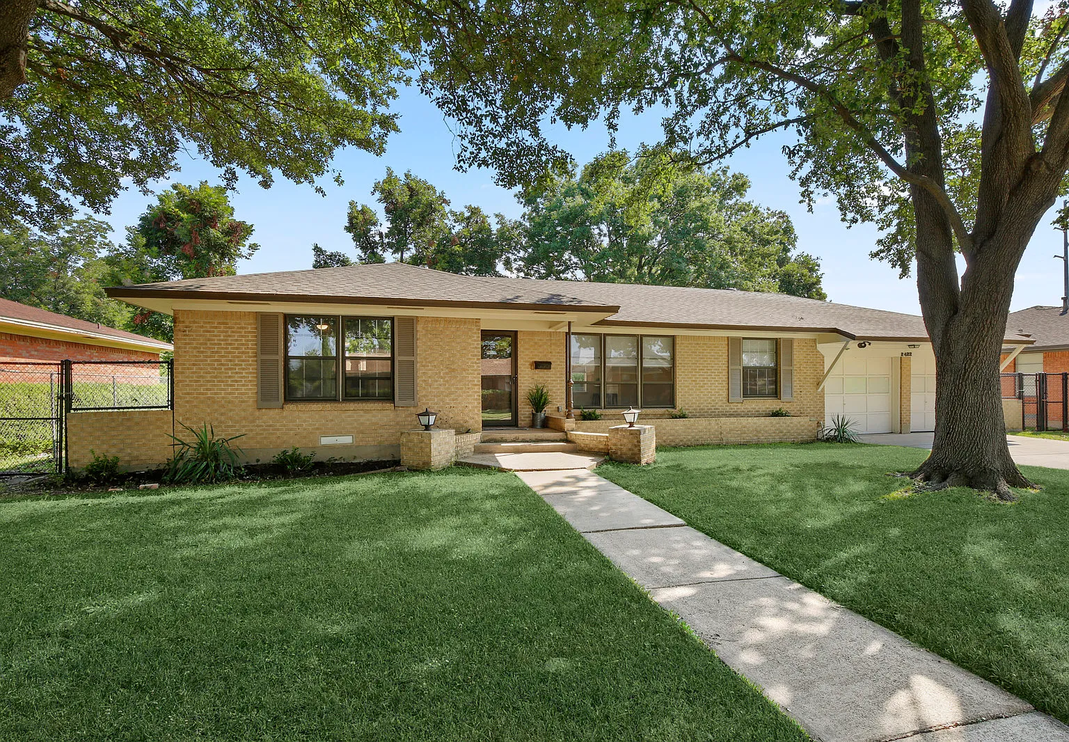 3 bed, 1595 sqft, $2,350 — Photo 1