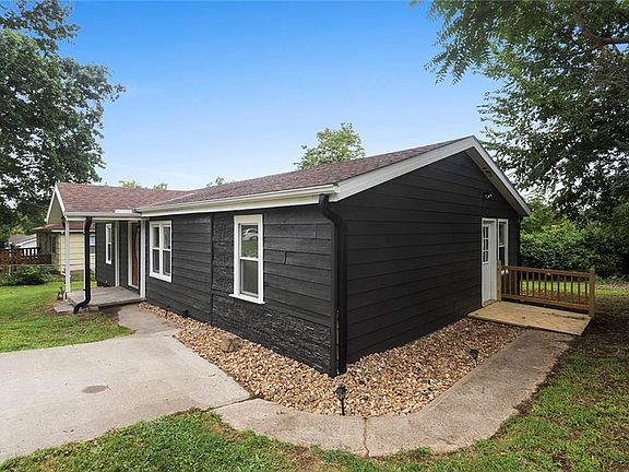 3rd image of 3628 N Cypress Ave