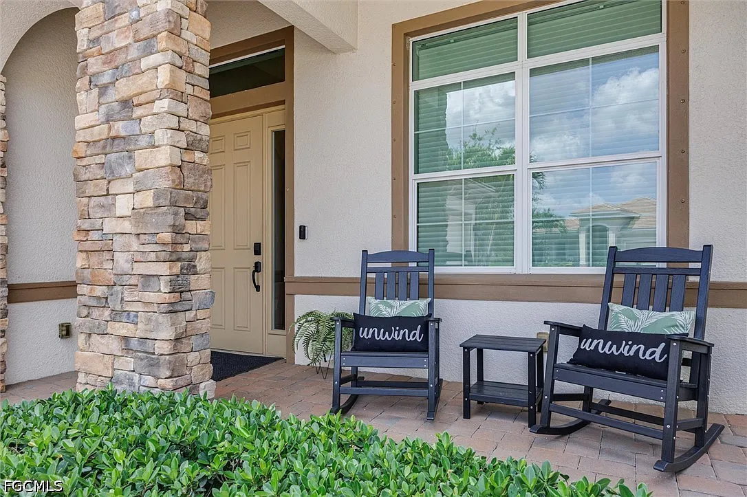 3 bed, 2.5 bath, 2020 sqft, $11,000 — Photo 2
