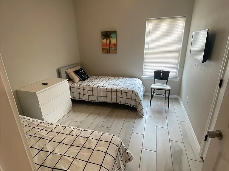 706 Military Dr — Photo 8