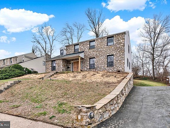 4th image of 658 W Rolling Rd