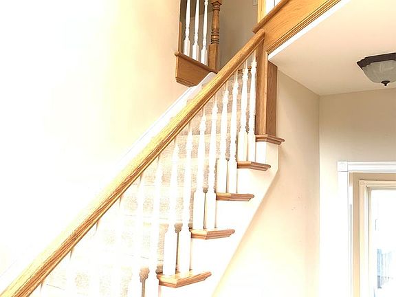 4th image of 4025 Beaumont Est