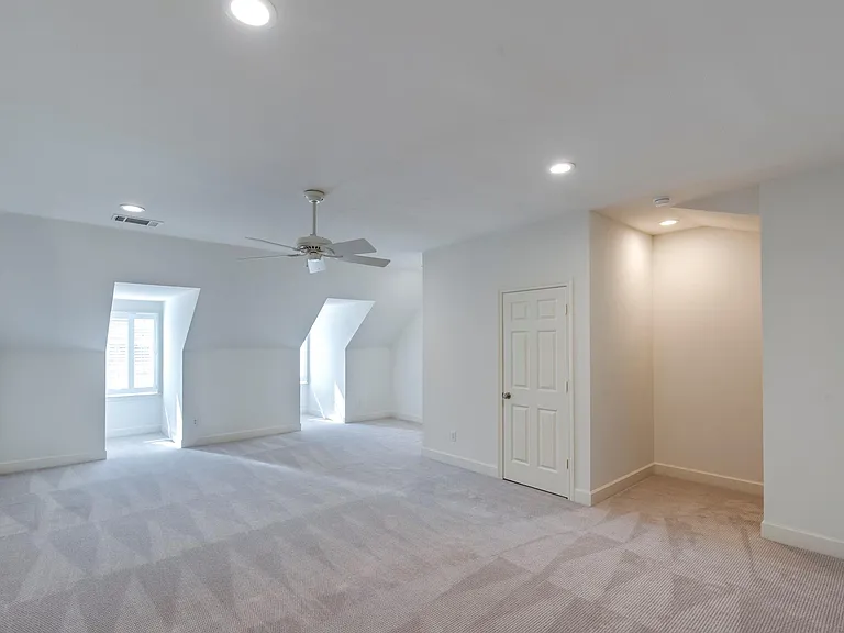 5144 Chevy Chase Dr — Photo 32