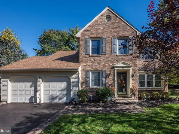 17 Doral Ct, Marlton, NJ 08053