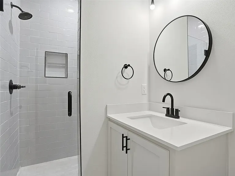 1435 N Main St #B — Photo 32