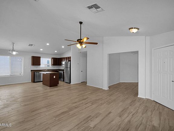 5th image of 1468 E Leslie Ave