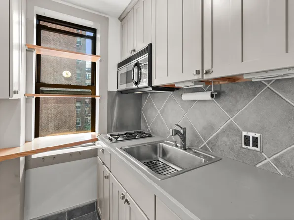 140 East 28th Street image 1 of 14