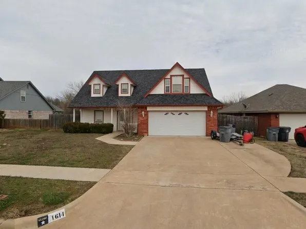 1614 SE Pinewood Dr, Lawton, OK 73501