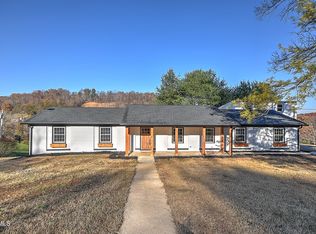 220 Blue Haven Dr, Kingsport, TN 37663