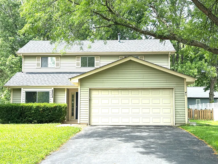 2303 Woodview Ln — Photo 1
