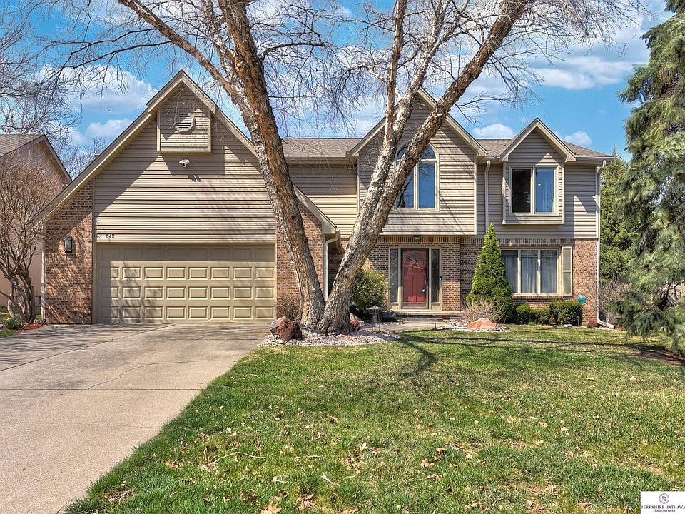 1st image of 642 N 147th Ave