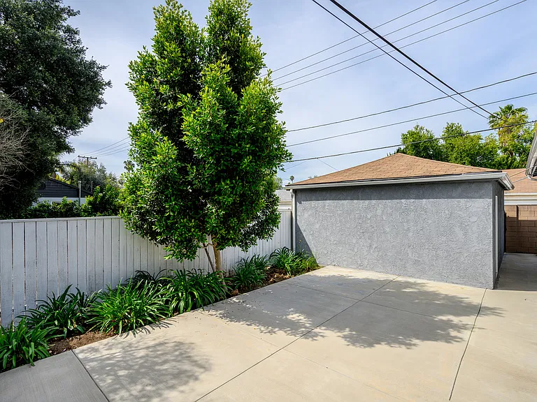 609 N Fairview St — Photo 23