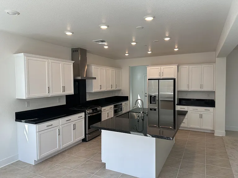 2779 Mulholland Dr — Photo 25