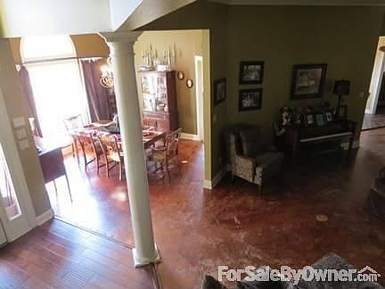 Formal Dining Room/Formal Living room