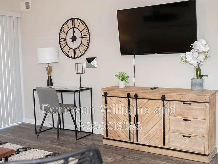 Woodland Park Apartments — Photo 7