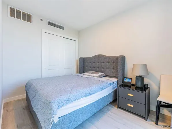 144-27 Sanford Avenue image 13 of 29