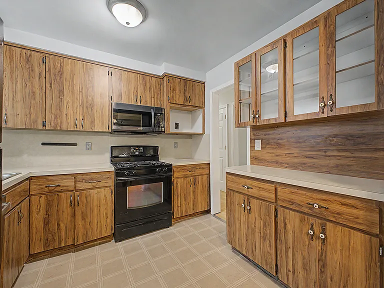 15587 Russell Ave — Photo 13