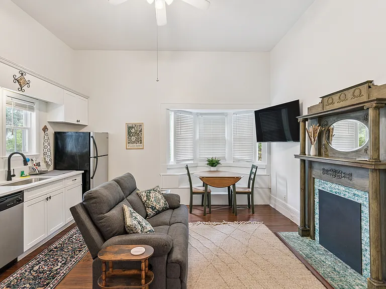 1915 Union St #1 — Photo 9