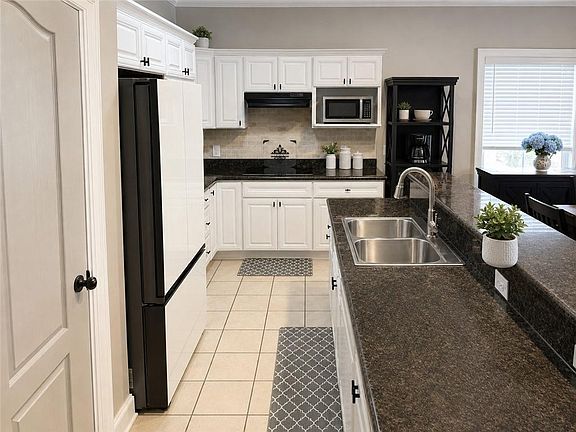 4th image of 5237 Warwick Dr