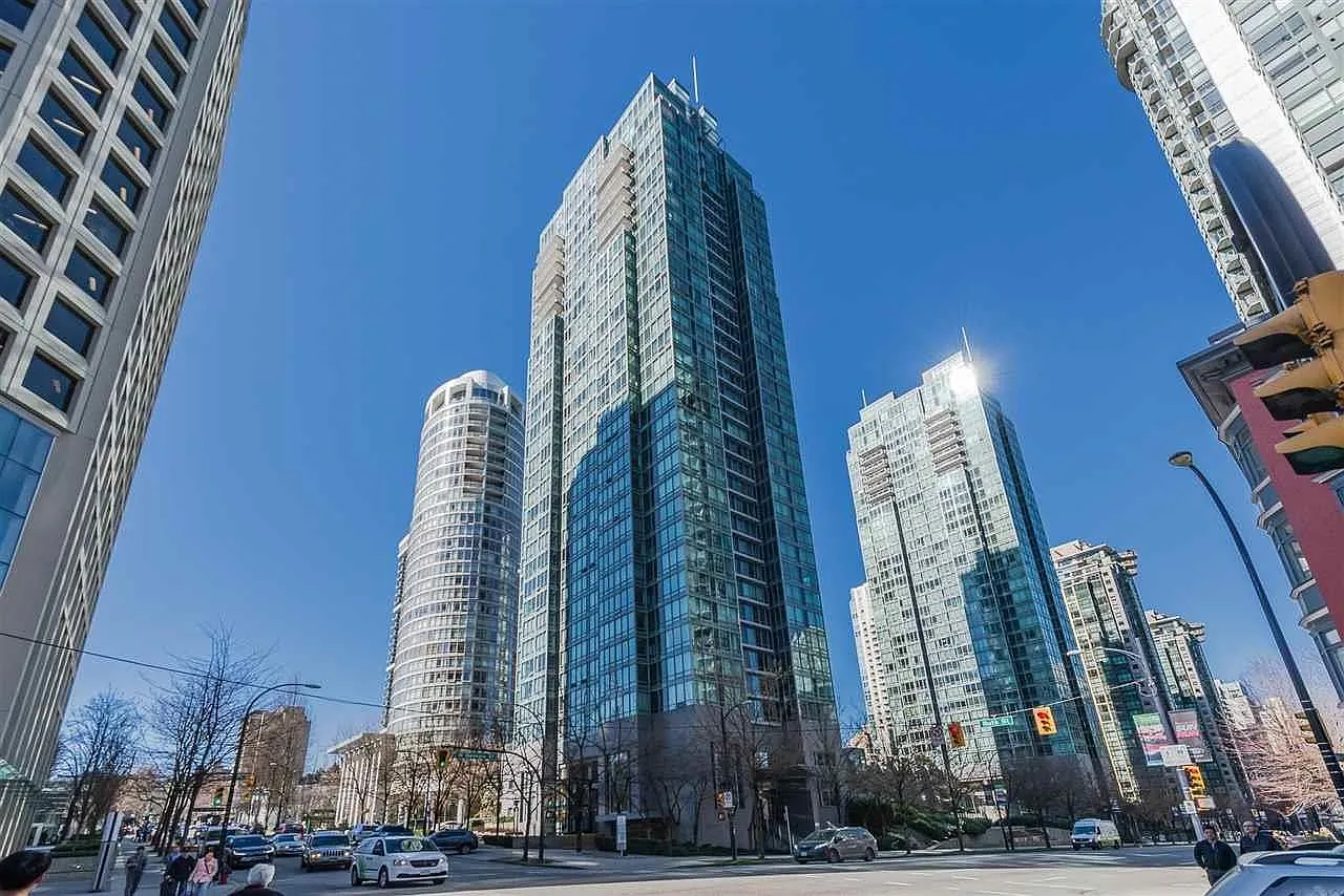 1200 Georgia St W — Photo 1