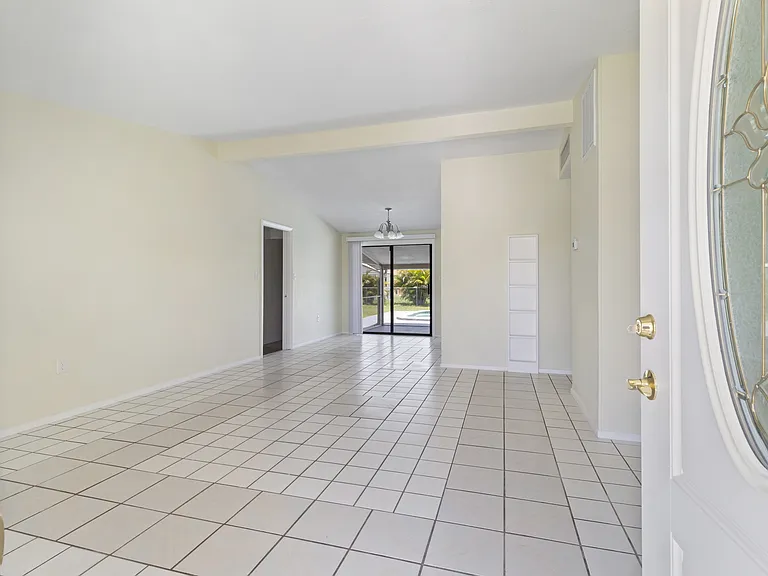 22312 Lasalle Rd — Photo 5
