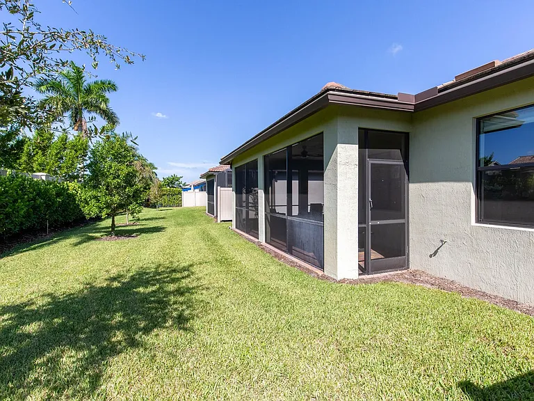 8161 Hanoverian Dr — Photo 31
