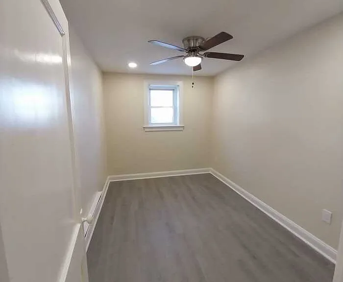 118 W B St #9 — Photo 7