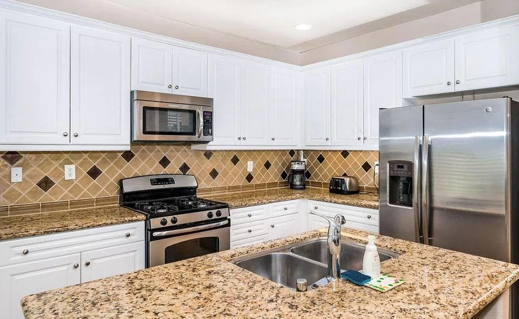 3 bed, 2.5 bath, 1850 sqft, $3,900 — Photo 3