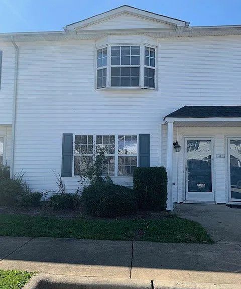 3935 Sterling Pointe Dr — Photo 1