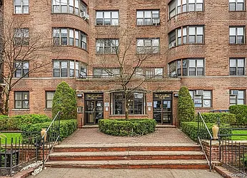 98-76 Queens Boulevard