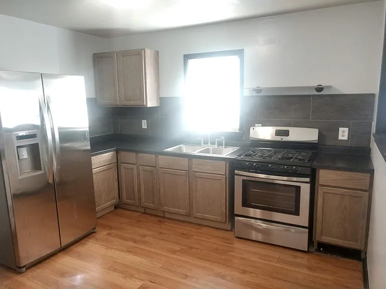 940 Judson St — Photo 18