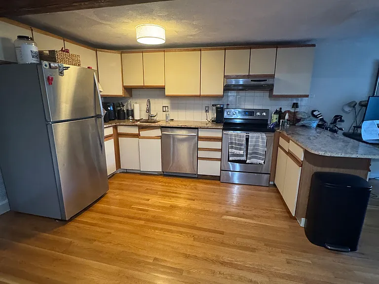 423 Bunker Hill St #2 — Photo 10