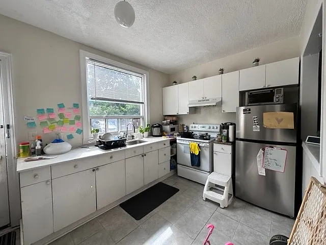 93 1/2 Benton St #B — Photo 8