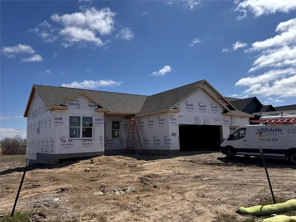 8806 Zeppelin Ave NE, Cedar Rapids, IA 52402