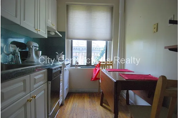 Rented by City Connections Realty | media 23