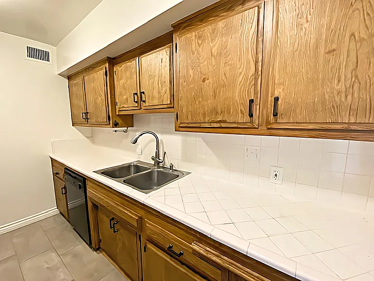 1817 N Fuller Ave #301 — Photo 8