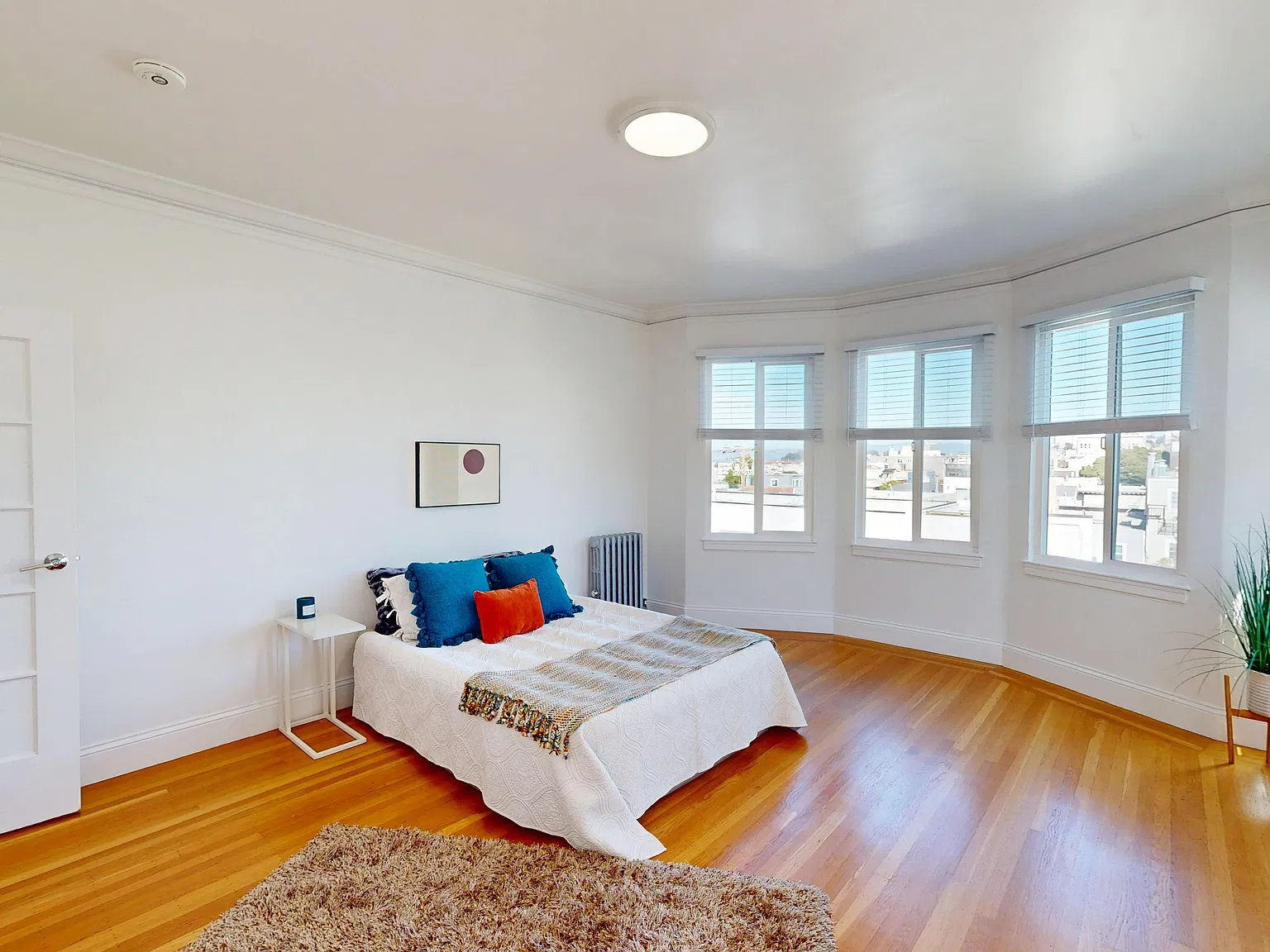 2844 Lyon Street — Photo 3