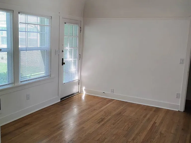 2031 N Watts St #10 — Photo 9