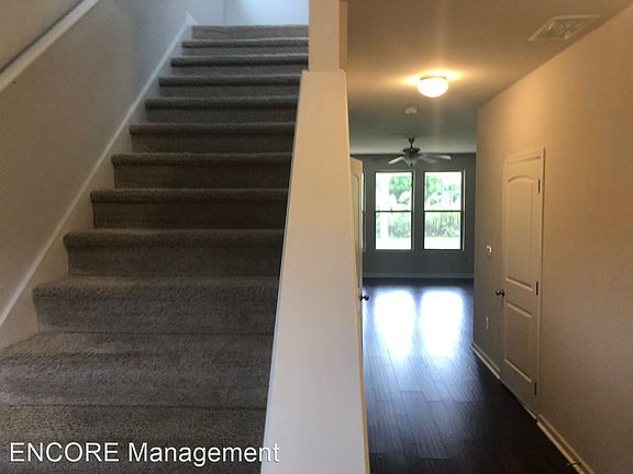 3rd image of 110 Daisy Cir