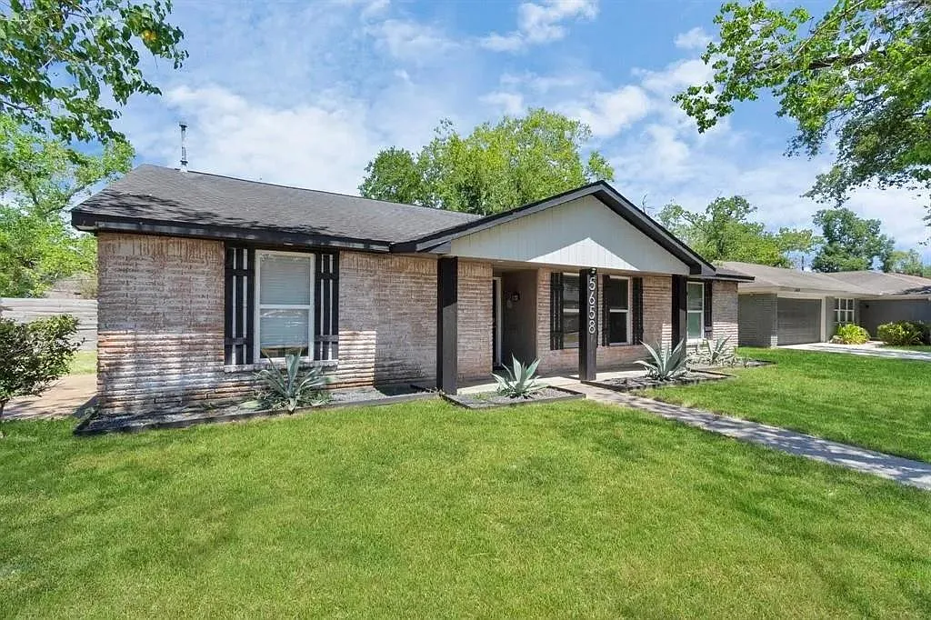 3 bed, 2.0 bath, 1644 sqft, $2,200 — Photo 2