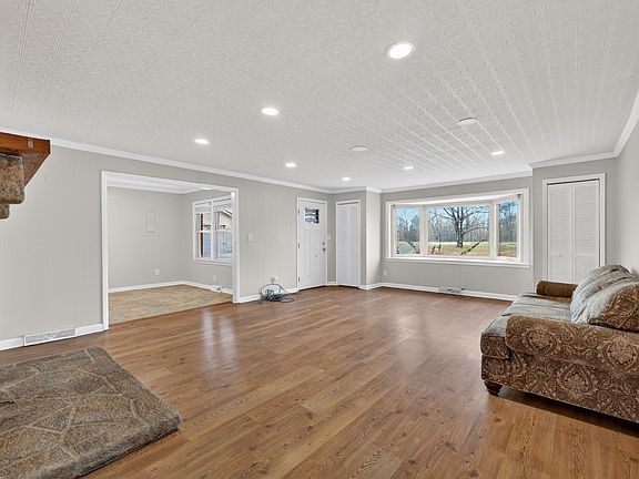 5th image of 176 Old Quick Rd